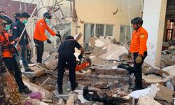 Endonezya’da 7.7 büyüklüğünde deprem! 20 kişi hayatını kaybetti