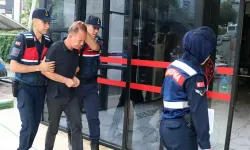 Eşini ve kayınvalidesini bıçaklayan şüpheli adliyede