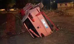 Gelin arabası takla attı; gelin ve damat yaralandı