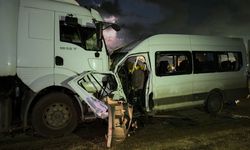Hatay’da işçi servisi tırla çarpıştı: 1 ölü, 15 yaralı