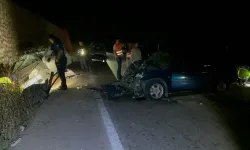 İki otomobil kafa kafaya çarpıştı: Anne ve kızı öldü, 2'si jandarma 5 yaralı