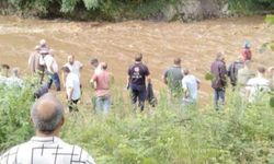 Giresun’da korkutan sel! Anne ile 2 kızı sel sularına kapıldı