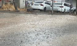 Kahramanmaraş’ta gökyüzü şimşeklerle aydınlandı, sağanak başladı