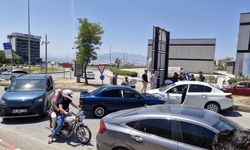 Kahramanmaraşta iki otomobil çarpıştı biri çocuk 3 yaralı