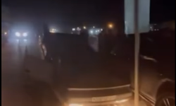 Kahramanmaraş’ta kavşak savaş alanına döndü! Otomobil takla attı