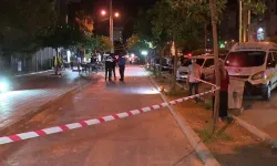 Kaldırımda yürüyen kişi silahlı saldırıya uğradı