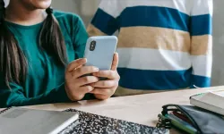 Liselerde cep telefonu yasaklandı