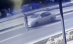 Mersin'de Karşıdan Karşıya Geçmek İsterken Otomobil Çarptı