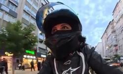 Motosiklet sürücüsü otomobile çarparak takla attı, o anlar kamerada