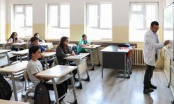Öğretmenlerin Önlük Giymesi Zorunlu Mu? MEB 2026-2027 Öğretmenlerde Kılık Kıyafet Kuralı Nasıl Uygulanacak?