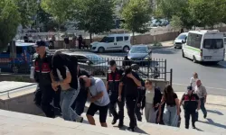 Ormana götürdüler, kadın kıyafeti giydirip şantaj yaptılar: 6 gözaltı
