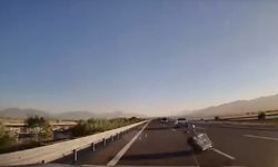 Rüzgardan uçan portbagaj faciaya neden oluyordu: O anlar kamerada