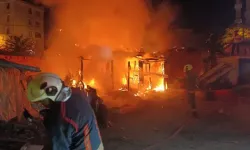 Tek katlı metruk ev alev alev yandı