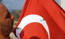 Türk bayrağına tüfekle ateş edilerek zarar verildi