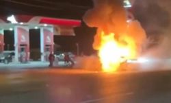 Yanan otomobilde yaralanan 2 çocuk Van’a sevk edildi