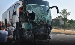 Yolcu otobüsü kamyonete arkadan çarptı: 1 ölü, 15 yaralı
