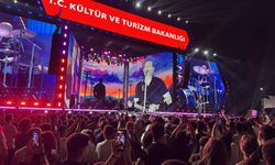 Kahramanmaraş'ta Kültür Yolu Festivali'nde Kıraç sahne aldı