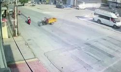Adana’da ehliyetsiz sürücü anneye çarptı