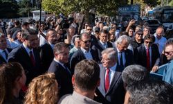 Ahmet Davutoğlu, 'Cumhurbaşkanına hakaret' suçlamasıyla ifade verdi