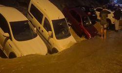 Ankara'da Sel Yolu Çökertti! 20 Otomobil Çukura Düştü