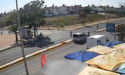 Antalya'da 3 Tekerlekli Motosiklet İle Araç Çarpıştı! Kaza Kamerada