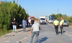 Antalya'da Servis Midibüsü Tur Otobüsüne Çarptı! 1'i Ağır 6 Yaralı