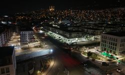 Kahramanmaraş'ta asfalt seferberliği 22 noktada sürdürüyor