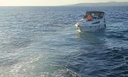 Beylikdüzü açıklarında makine arızası nedeniyle sürüklenen tekne kurtarıldı