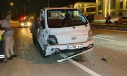 Kamyonetle otomobil çarpıştı: 2 yaralı