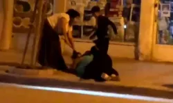 Caddede Sopalı Kavga! İki Kadın Birbirine Girdi