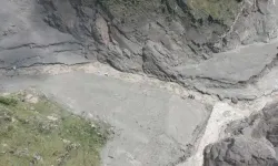 Çığ düştü: 10 kişi kayıp