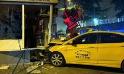 Çorlu’da Otomobil Ve Taksi Çarpışıp İş Yerine Girdi! Sürücü Alkollü Çıktı