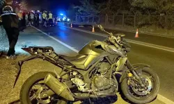 Devrilen motosikletten midibüsün altına savrulan sürücü hayatını kaybetti