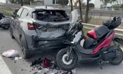 Emniyet şeridinde duran otomobile çarpan motosikletli polis yaralandı