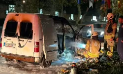 Hafif ticari araçta korkutan yangın