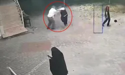 İmam ve müezzin cami kapısında tekme tokat kavga etti