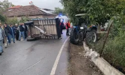 İşçileri taşıyan traktörün römorku devrildi: 23 kişi yaralandı
