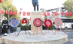 Kahramanmaraş’ta Gaziler Günü’nde Atatürk Anıtı’na çelenk sunuldu