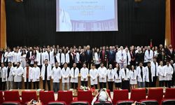 Kahramanmaraş’ta geleceğin doktorları ilk önlüklerini giydi