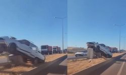 Kahramanmaraş'ta kontrolden çıkan otomobil refüje uçtu!