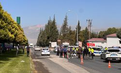 Kahramanmaraş’ta Motosiklet Polis Aracına Çarptı! 2 Kişi Yaralı