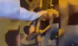 Küçükçekmece'de 2 kişinin yumruklu kavgası kamerada; arkadaşları ayırmak yerine 'vur' diye bağırdı