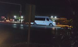 Manavgat’ta Otomobil Traktöre Arkadan Çarptı! 2 Kişi Ağır Yaralandı