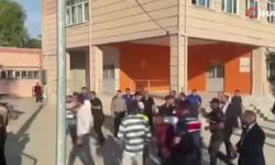 Manisa’da Okul Önünde Silahlı Saldırı! Yaralı Öğrenciler Var