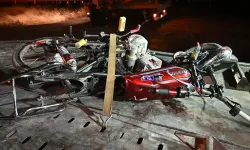 Motosiklet trafik levhasına çarptı: 2 yaralı