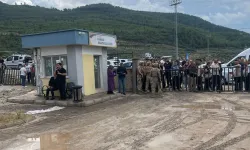 Okul bahçesinde öğretmene silahlı saldırı