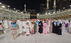 Okul saldırısında hayatını kaybedenlerin aileleri Kabe’de: Evlatları için dua ettiler