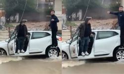Sultanbeyli'de Otomobil Yağmur Sonrası Bir Bölümü Çöken Yolda Mahsur Kaldı