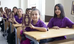 Seçmeli Kur’an-ı Kerim dersini seçenlere Kur’an-ı Kerim hediyesi