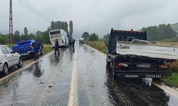 Tokat'ta Yolcu Otobüsü Kamyonete Arkadan Çarptı! 2 Kişi Yaralandı